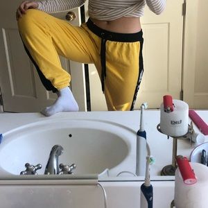 WOMENS COZY YELLOW SWEATPANTS SIZE M
